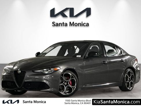 Used 2023 Alfa Romeo Giulia Veloce RWD image 1