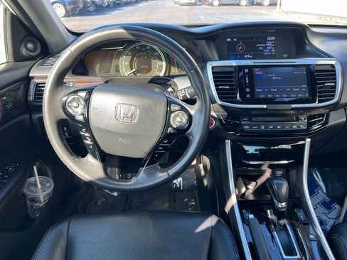 Used 2017 Honda Accord Touring image 17