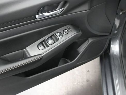 Used 2024 Nissan Altima 2.5 SV FWD image 10