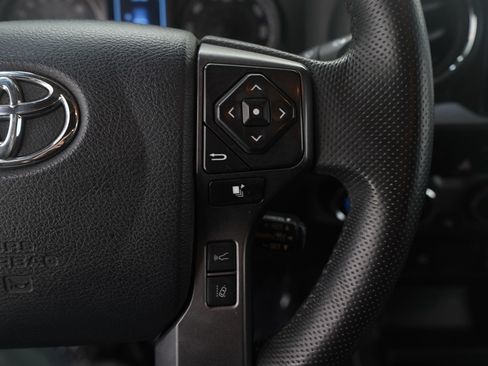 Used 2018 Toyota Tacoma TRD Sport image 27