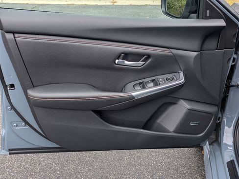 Used 2024 Nissan Sentra SR w/ SR Premium Package image 19