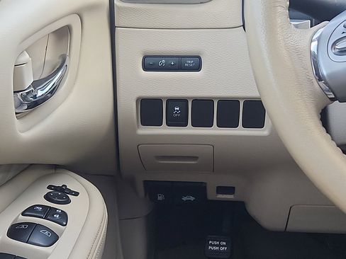 Used 2018 Nissan Murano SV image 13