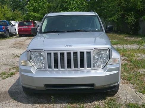Used 2010 Jeep Liberty Sport w/ Popular Equipment Group AWD/4WD image 2