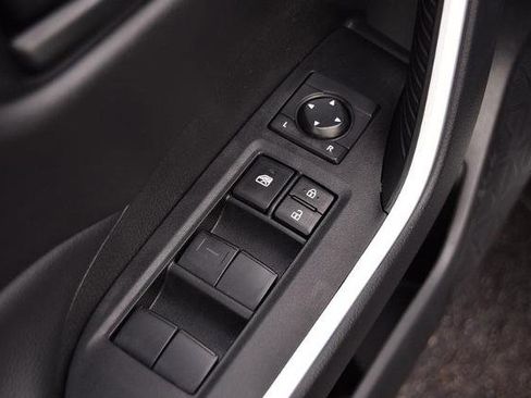 Used 2025 Toyota RAV4 LE image 9