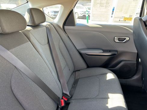Used 2025 Kia K4 LXS image 36