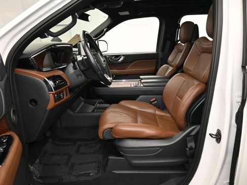 Used 2023 Lincoln Navigator L Reserve w/ Monochromatic Package image 12