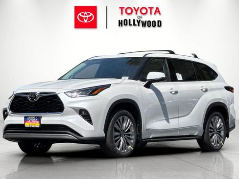New 2026 Toyota Highlander Platinum AWD/4WD image 7