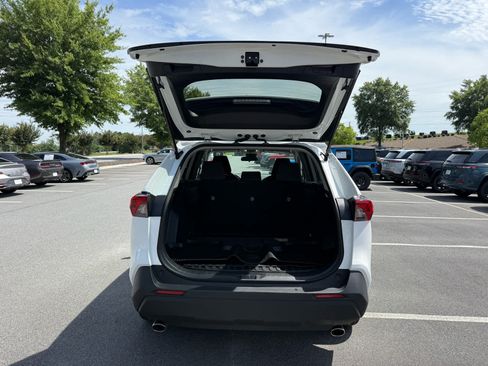 Used 2025 Toyota RAV4 XLE AWD/4WD image 29