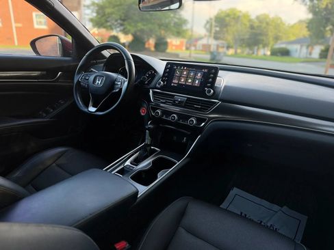 Used 2018 Honda Accord Sport image 11