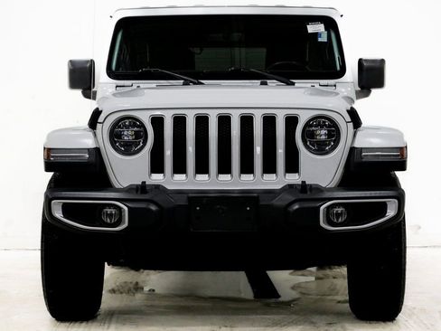Used 2018 Jeep Wrangler Unlimited Sahara image 2
