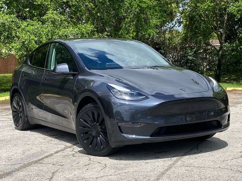 Used 2025 Tesla Model Y Long Range RWD image 5