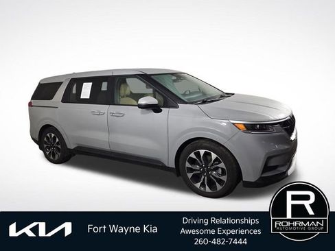Used 2024 Kia Carnival EX FWD image 5