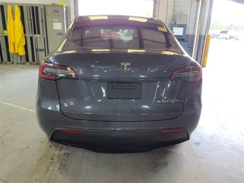 Used 2023 Tesla Model Y Long Range AWD/4WD image 3
