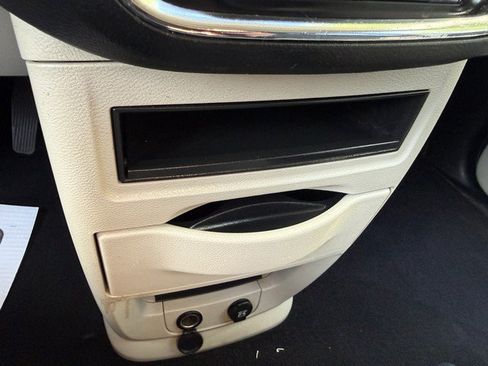 Used 2013 Dodge Grand Caravan SXT FWD image 30