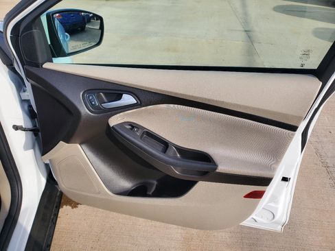 Used 2017 Ford Focus SE image 6