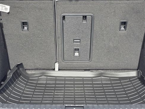 New 2025 Volkswagen Taos SE image 22