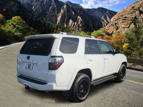 Used 2018 Toyota 4Runner SR5 image 3