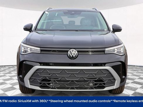 Certified 2025 Volkswagen Taos SE image 8