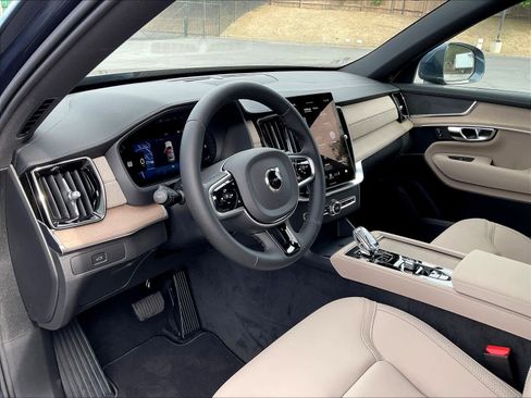 New 2026 Volvo XC90 B5 Core image 8