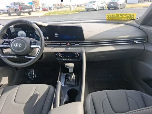Used 2024 Hyundai Elantra SEL image 11