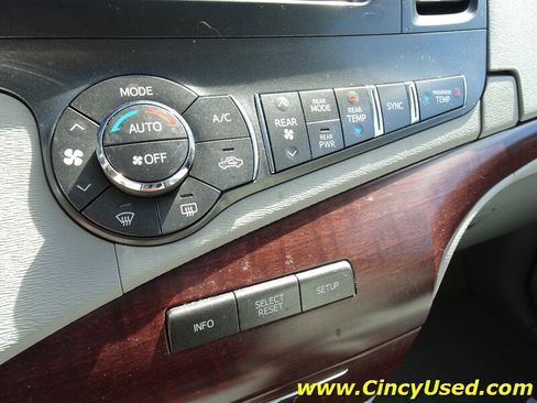 Used 2014 Toyota Sienna XLE FWD image 29