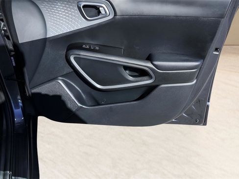 Used 2022 Kia Soul LX image 26