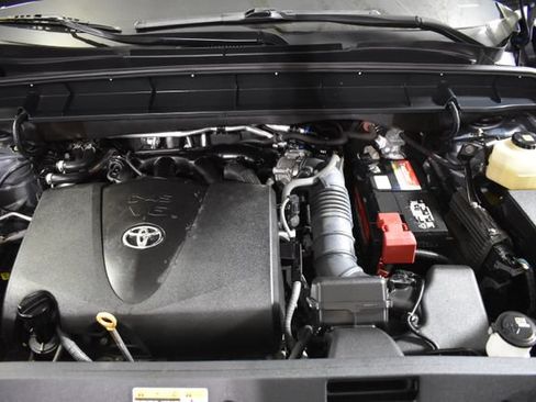 Used 2020 Toyota Highlander XLE AWD/4WD image 38
