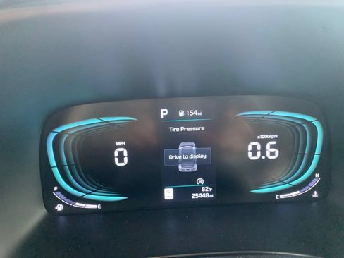 Used 2025 Kia Soul LX w/ LX Technology Package FWD image 4