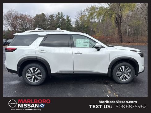New 2025 Nissan Pathfinder SL image 8