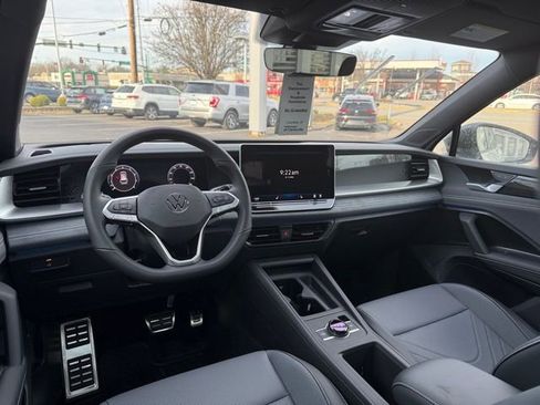 New 2026 Volkswagen Tiguan SE R-Line image 17