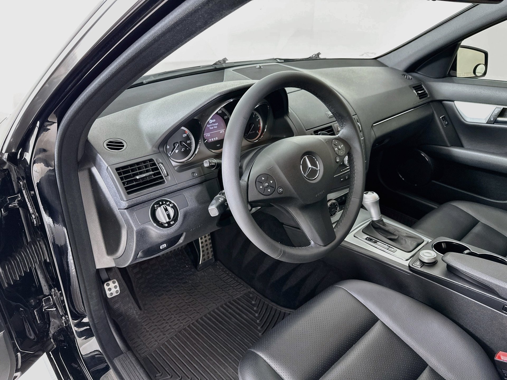 Used 2010 Mercedes-Benz C 300 Sedan image 10