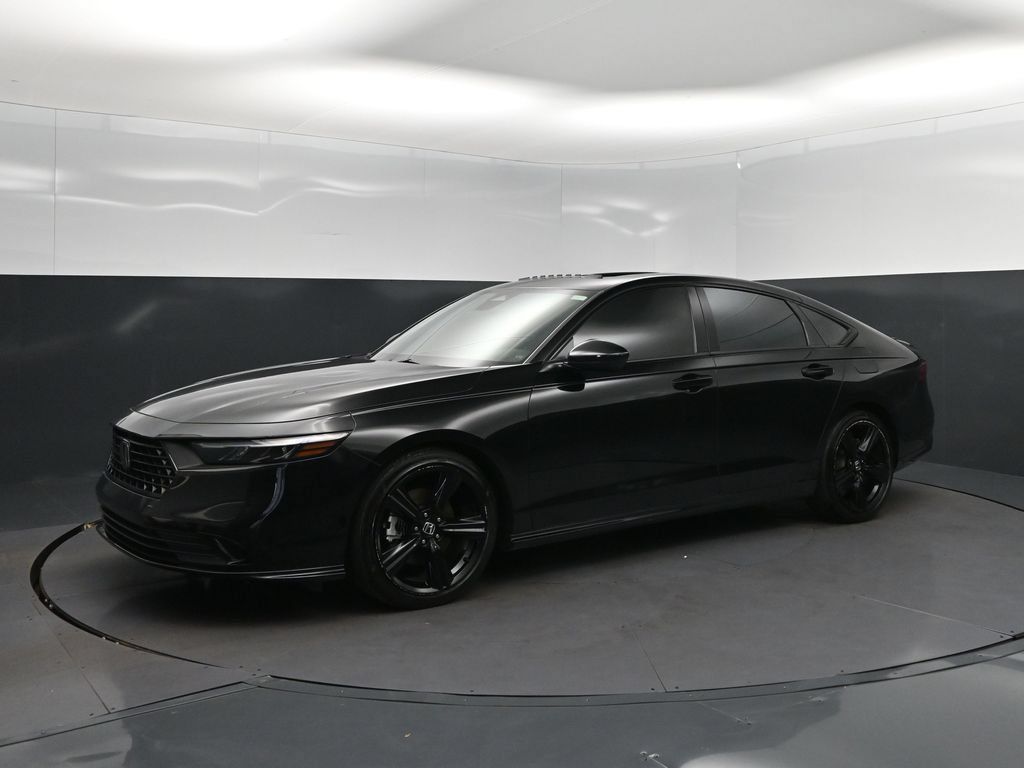 Used 2025 Honda Accord Sport image 3