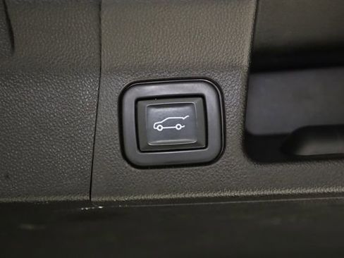 Used 2023 GMC Acadia SLT image 37