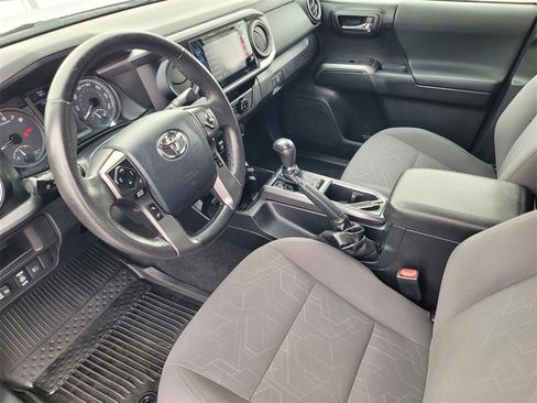 Used 2018 Toyota Tacoma TRD Off-Road image 9