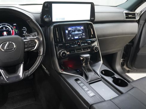 Used 2023 Lexus LX 600 4WD w/ Luxury Package image 18