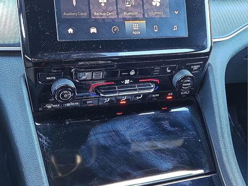 Used 2024 Jeep Grand Cherokee L Laredo image 30