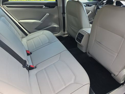 Used 2017 Volkswagen Passat 1.8T SE FWD image 17