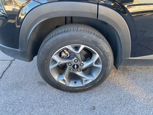 Used 2025 Chevrolet Trax LT image 6