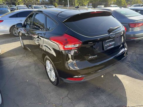 Used 2016 Ford Focus SE w/ SE Cold Weather Package FWD image 19