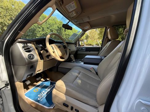 Used 2014 Ford Expedition XLT w/ Equipment Group 201A RWD image 10