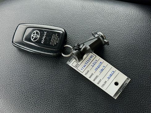 Used 2024 Toyota RAV4 XLE FWD image 24