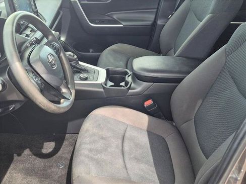 Used 2021 Toyota RAV4 LE AWD/4WD image 15
