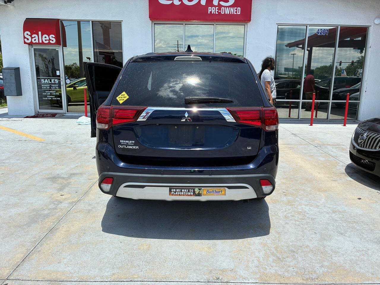 Used 2020 Mitsubishi Outlander SE FWD image 2