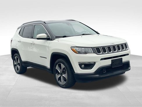Used 2019 Jeep Compass Latitude w/ Popular Equipment Group AWD/4WD image 3