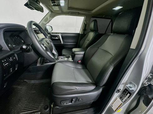 Used 2020 Toyota 4Runner SR5 Premium w/ Moonroof Package RWD image 13