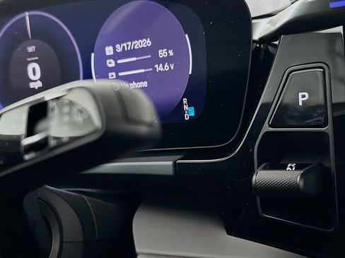 Certified 2025 Porsche Macan Electric RWD image 18