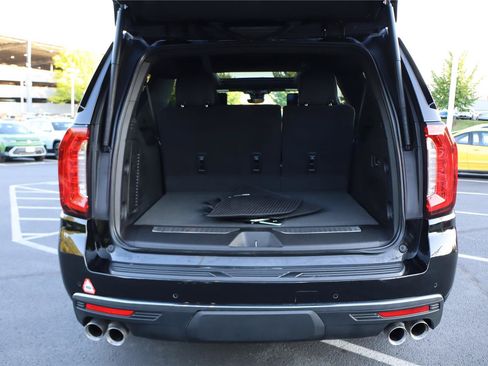 Used 2023 GMC Yukon XL Denali Ultimate AWD/4WD image 5
