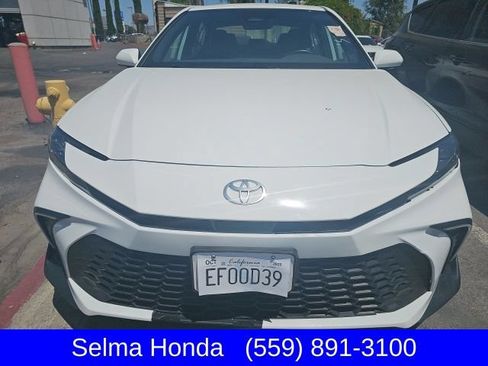 Used 2025 Toyota Camry SE w/ Convenience Package FWD image 2