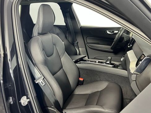 Used 2025 Volvo XC60 B5 Plus image 30