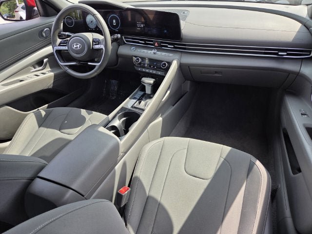 Used 2025 Hyundai Elantra SEL FWD image 15